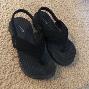 Size 7 in toddlers NIKE SANDALS